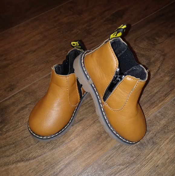 Lendina girl's toddler brown/black boots size 22= size 6 US. - Picture 2 of 4